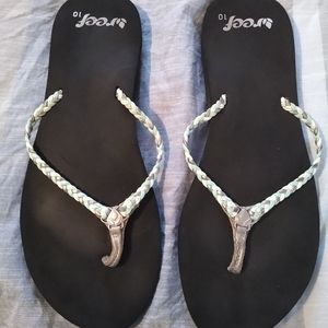 Reef size 10 flip flops